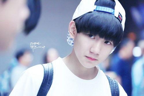 王源吃瓜跺脚视频大全